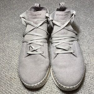 Brandblack Suede Gray High-Top
Vibram Designer Sneakers